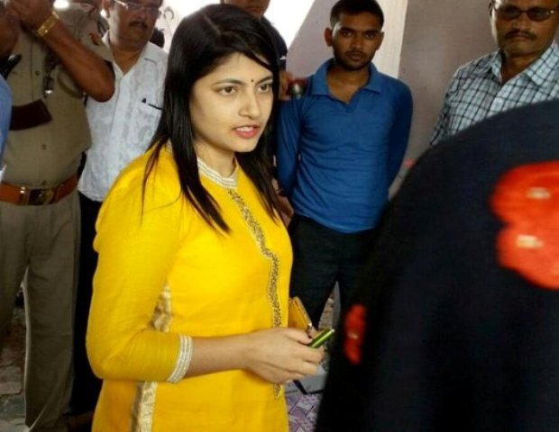 Selfie With Lady IAS chandrakala Lands Teen In Jail niharonline
